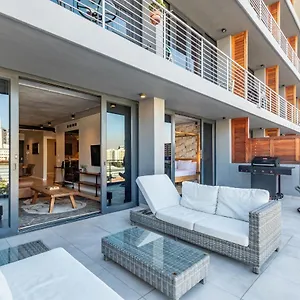 https://docklands-luxury-two-bedroom-apartments.hotels-capetown.com