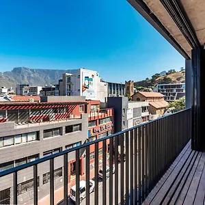 https://411-the-signature-de-waterkant.hotels-capetown.com
